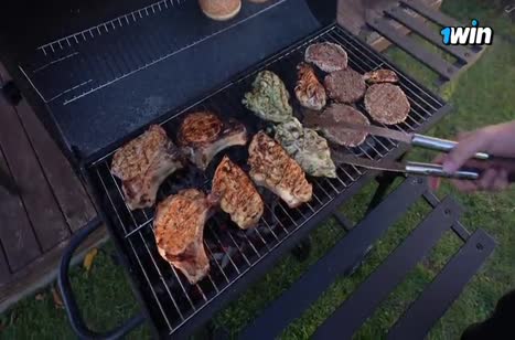 Две русские девушки устроили совместную оргию