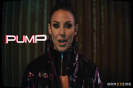 Ненасытная мамка Angela White с удовольствием соснула толпе мужиков