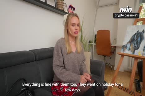 Белокурая телка снимает с любовником порнуху