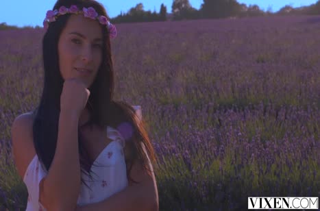 Соблазнительная Lexi Dona попробовала трах на природе